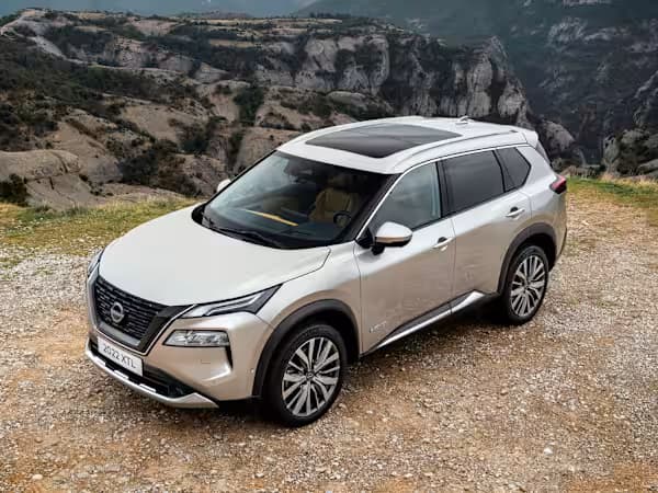 Silver Nissan X-Trail e-Power SUV parked at the top of a cliff